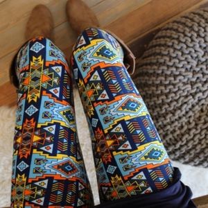 LAST 1 🎀SOFT Colorful Navy Aztec Leggings